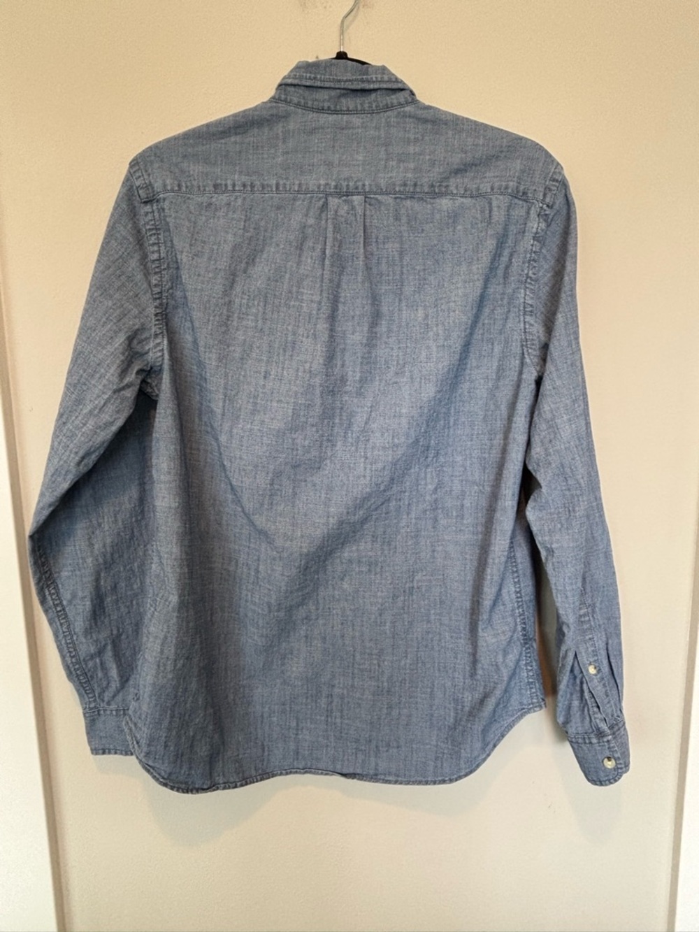 J. Crew Men’s Chambray Button-Down Shirt in Light Blue 222 - Picture 2 of 4